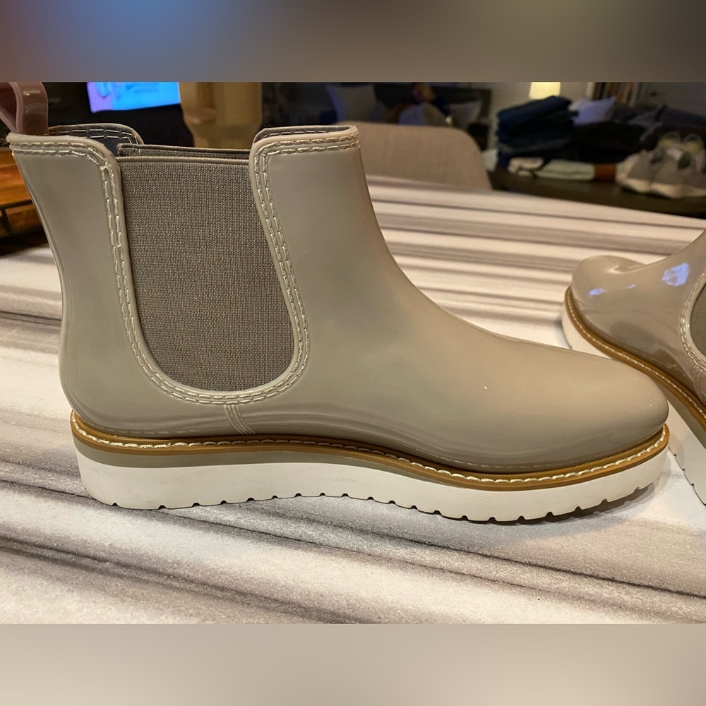 STEVE MADDEN CHELSEA BOOTS SIZE 10